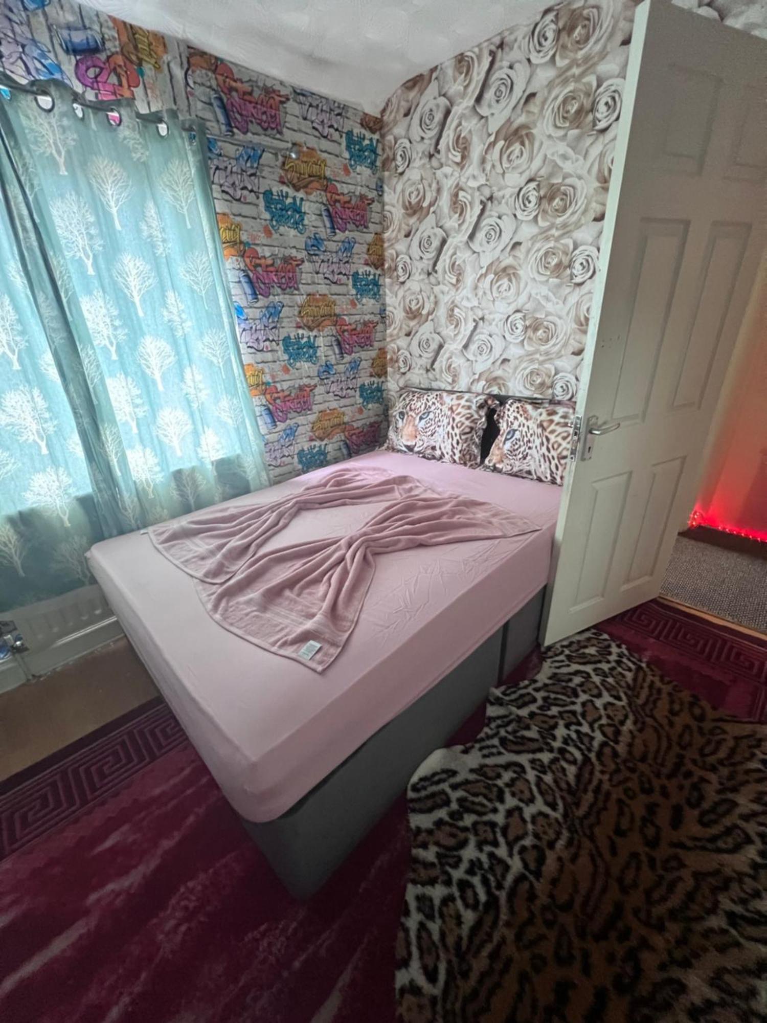 Casa De Munca * Leeds (West Yorkshire)
